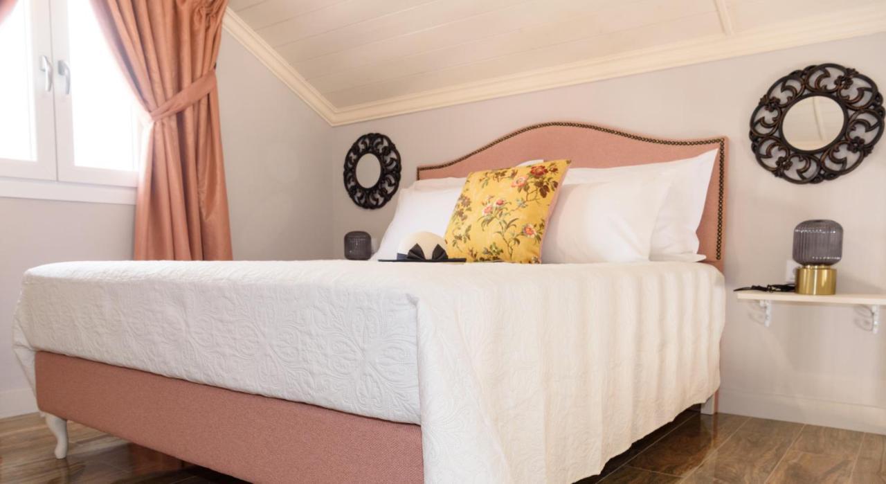 Nafsika Suites (Adults Only) 尼亚·蒙达尼亚 外观 照片